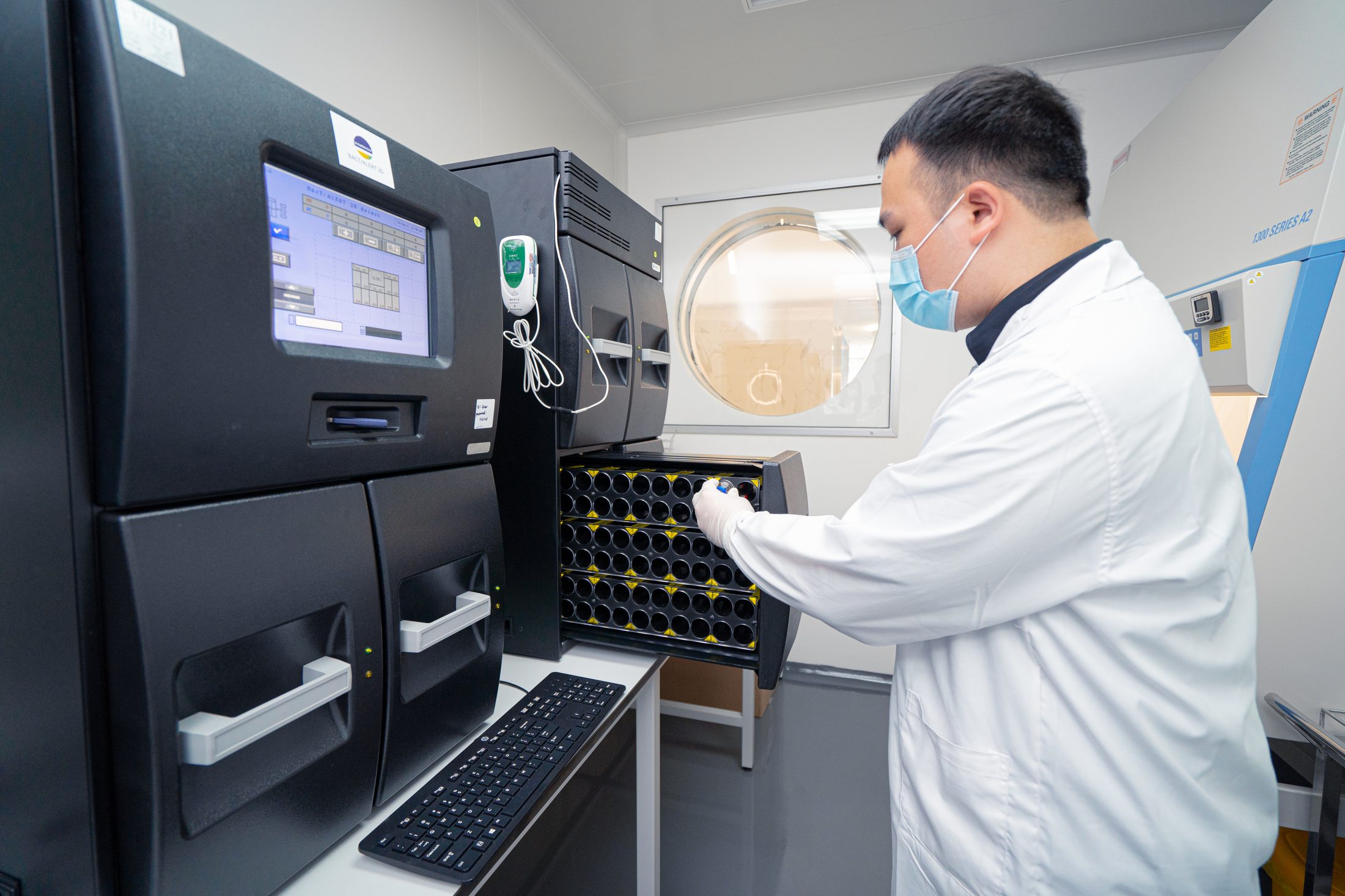 23C documented lab analysis station